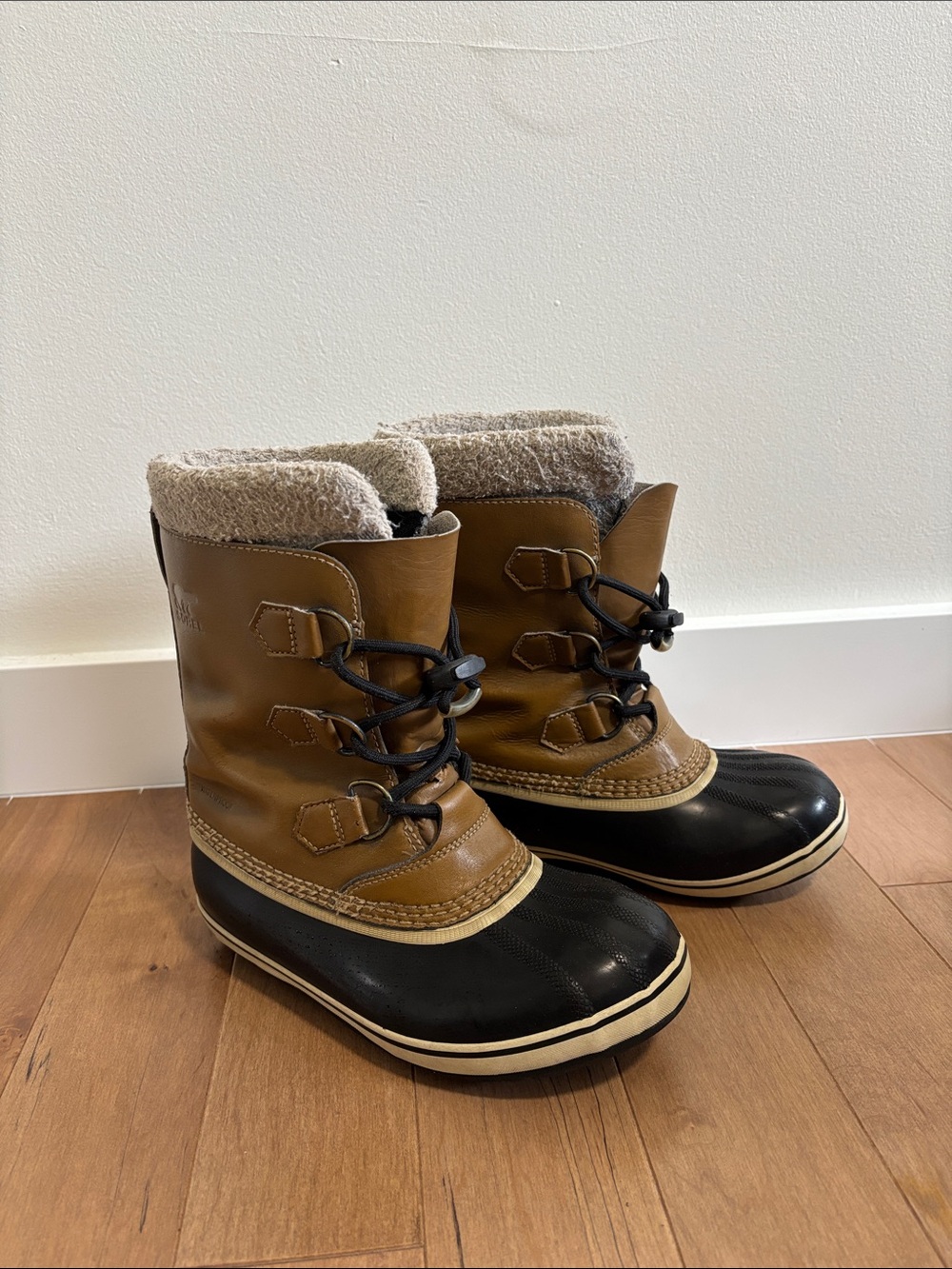 Sorel Kids Waterproof Winter Boots in Brown and Black Size 3